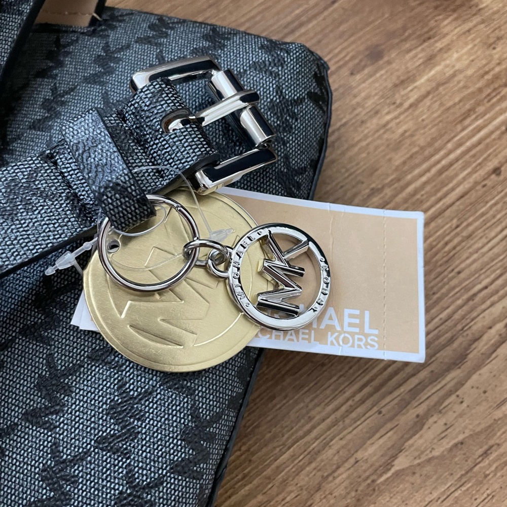 Michael Kors Belt Bag / Crossbody - Picture 6 of 10